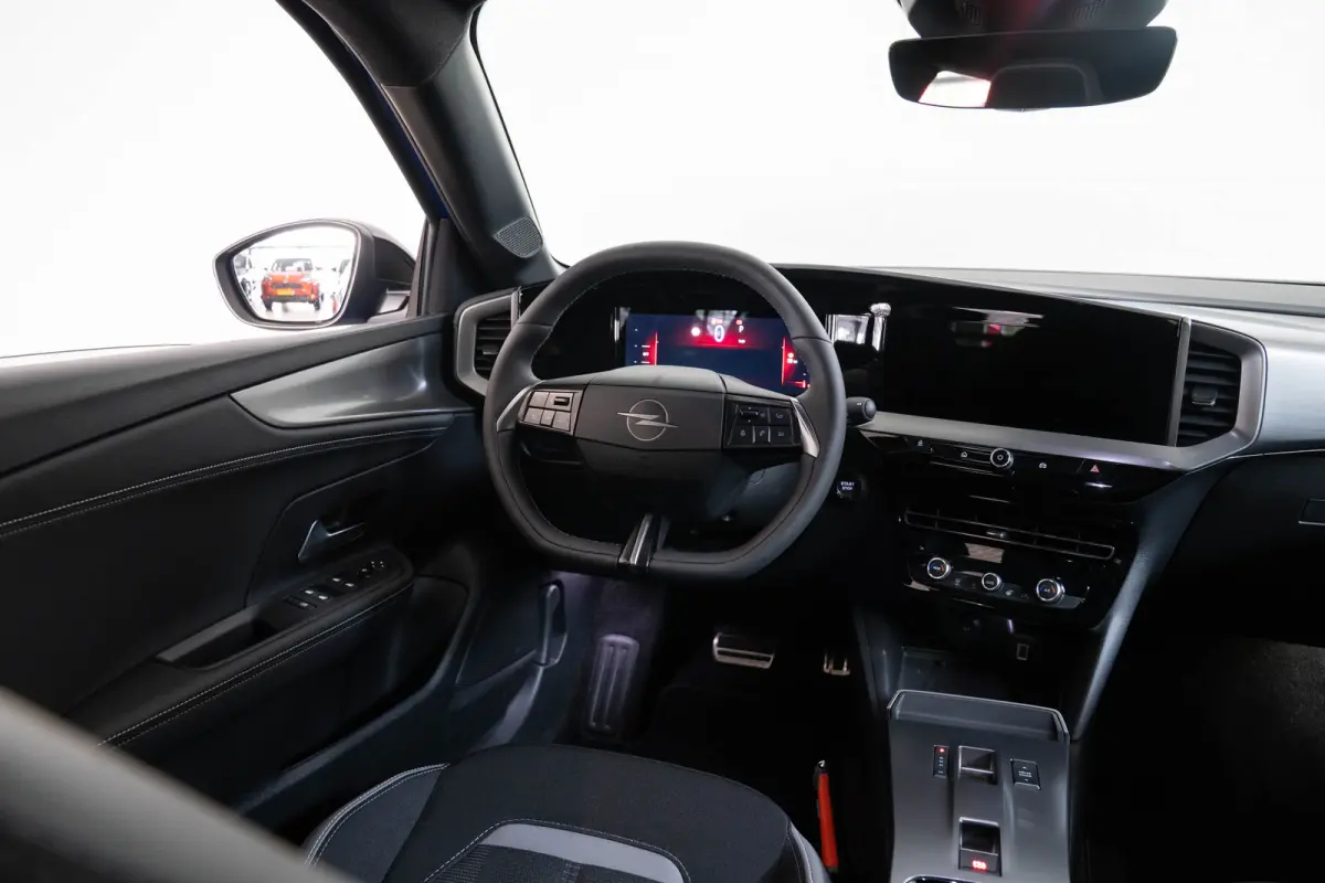 1.2 Turbo Hybrid GS | Tot 8 Jaar Garantie | Navigatie | Stoel & Stuurverwarming | Adaptive Cruise | Camera | Apple Carplay & Android Auto | Climate Controle |