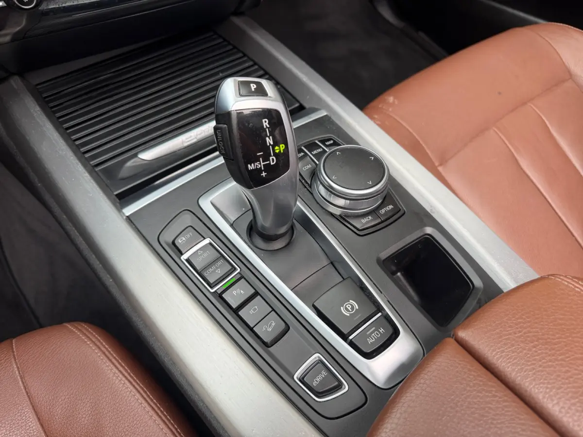 xDrive40e iPerformance- Panoramadak, Memory Seats, Sfeerverlichting, Camera, Virtual Cockpit
