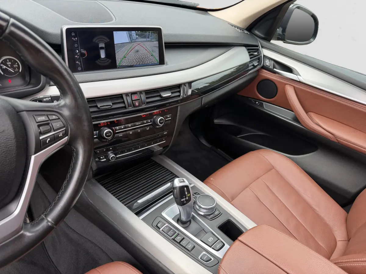 xDrive40e iPerformance- Panoramadak, Memory Seats, Sfeerverlichting, Camera, Virtual Cockpit