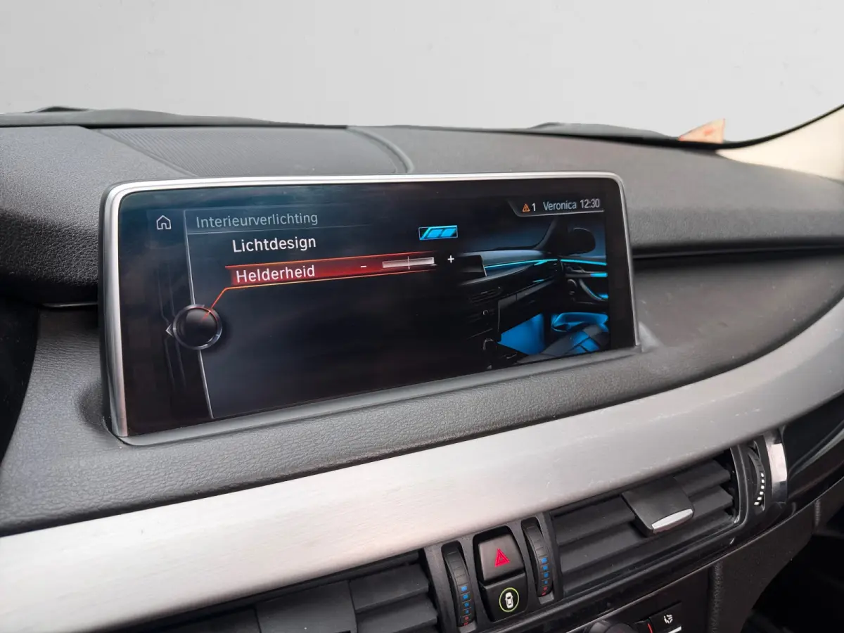 xDrive40e iPerformance- Panoramadak, Memory Seats, Sfeerverlichting, Camera, Virtual Cockpit