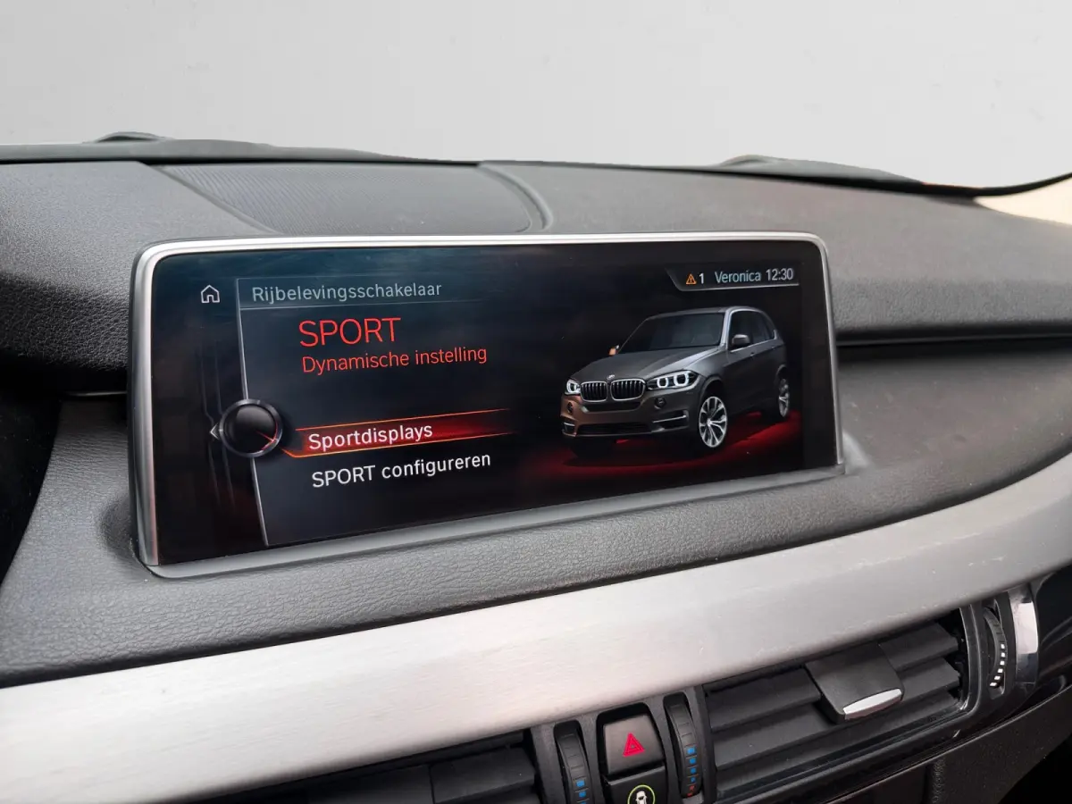 xDrive40e iPerformance- Panoramadak, Memory Seats, Sfeerverlichting, Camera, Virtual Cockpit