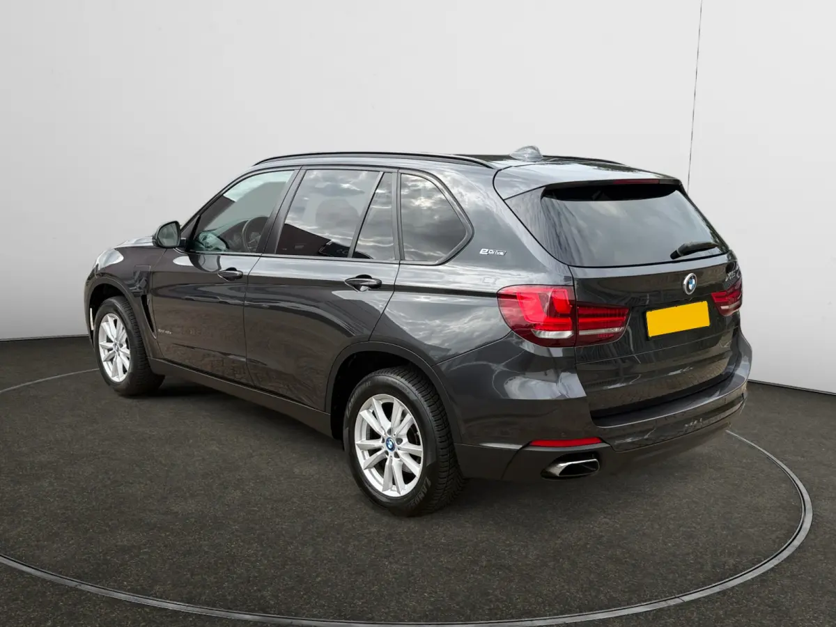 xDrive40e iPerformance- Panoramadak, Memory Seats, Sfeerverlichting, Camera, Virtual Cockpit