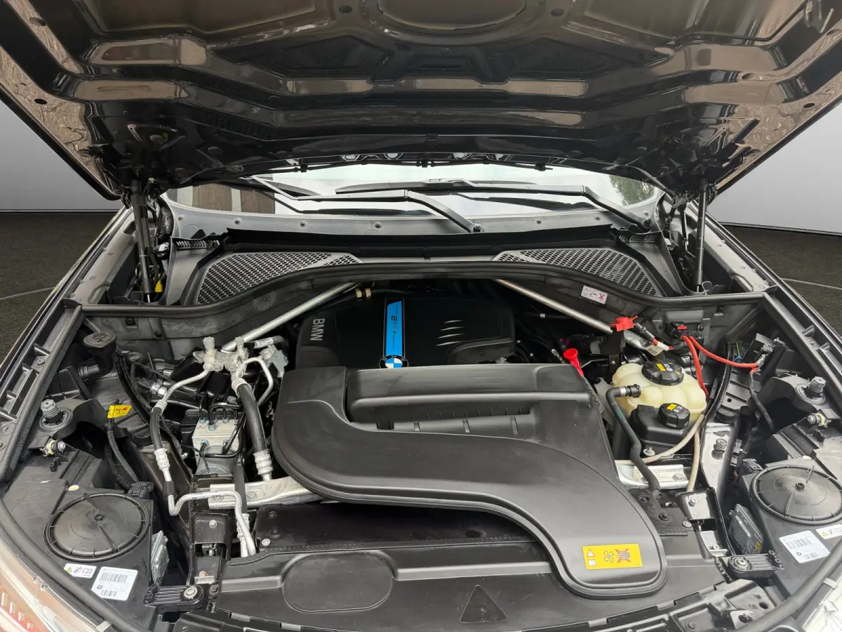 xDrive40e iPerformance- Panoramadak, Memory Seats, Sfeerverlichting, Camera, Virtual Cockpit