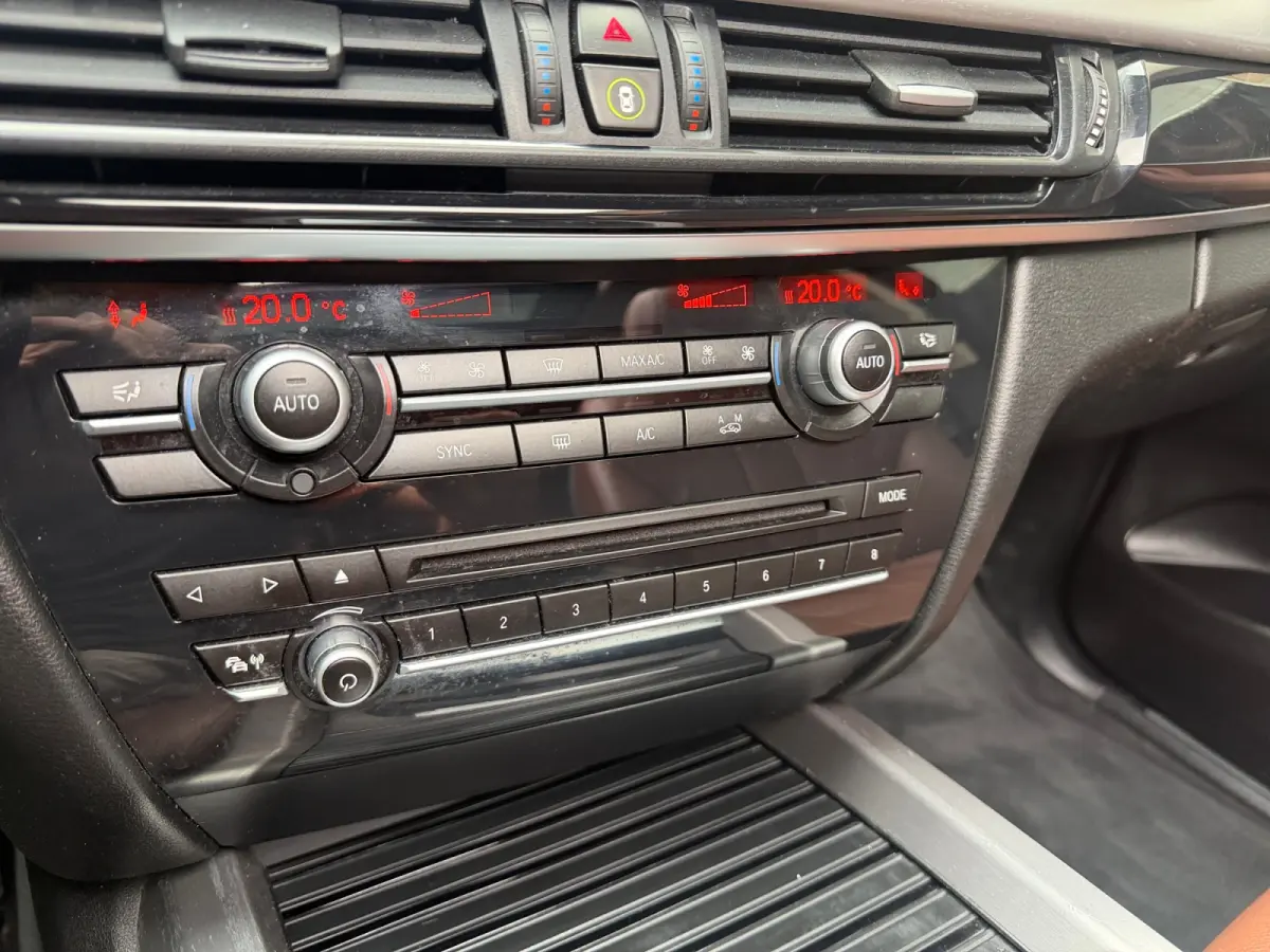 xDrive40e iPerformance- Panoramadak, Memory Seats, Sfeerverlichting, Camera, Virtual Cockpit