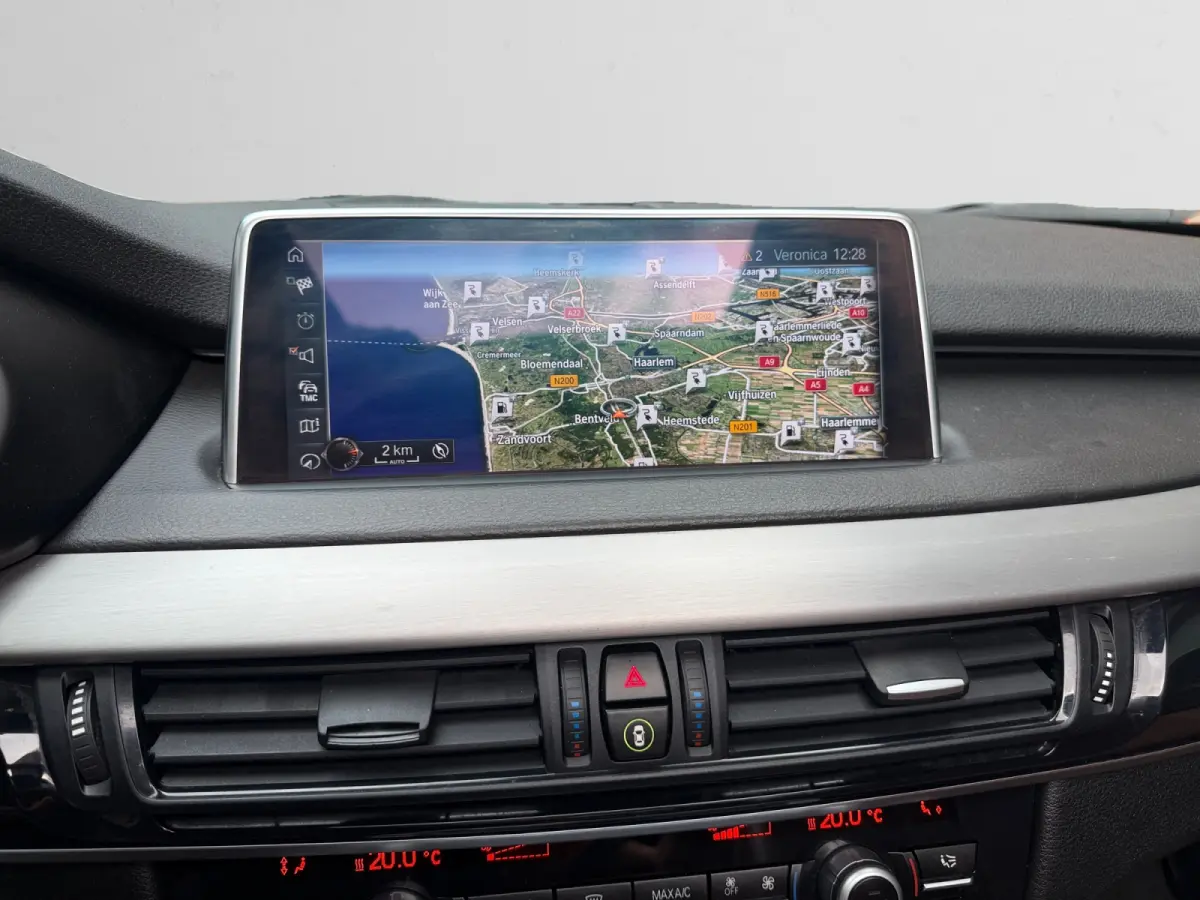 xDrive40e iPerformance- Panoramadak, Memory Seats, Sfeerverlichting, Camera, Virtual Cockpit