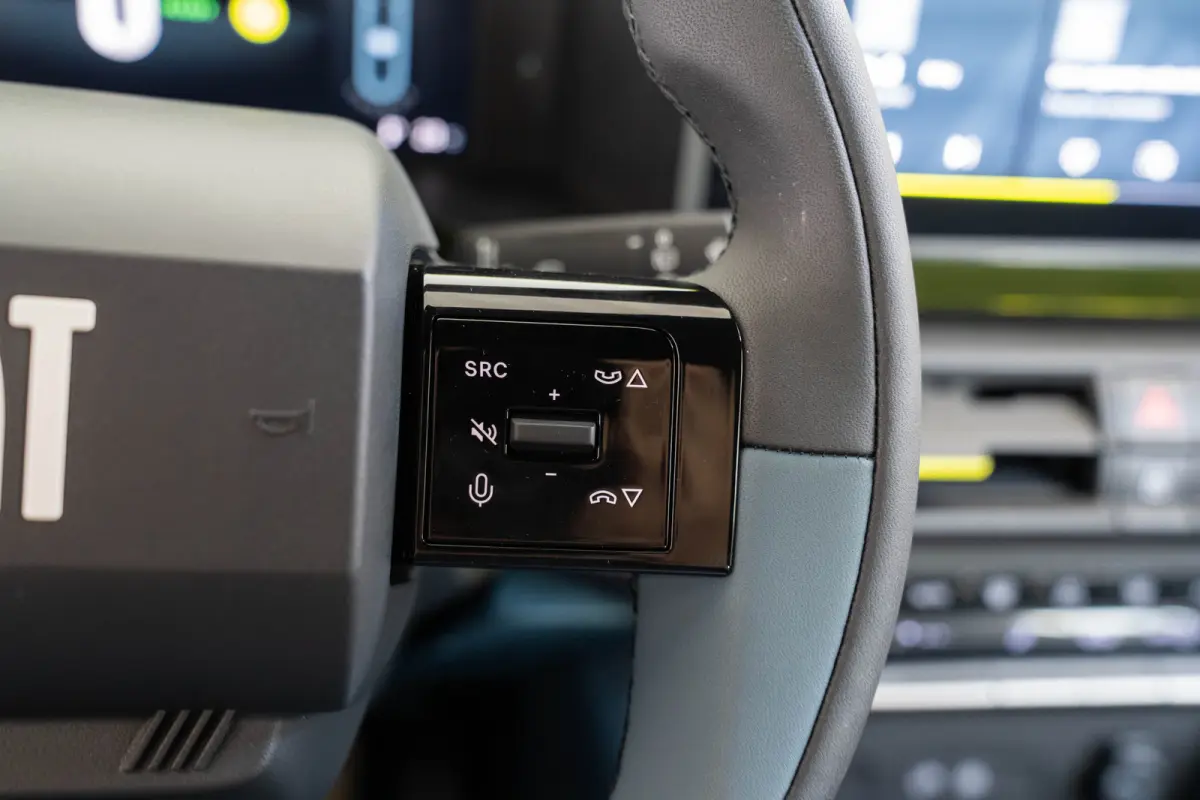 La Prima 11 kW 44 kWh | Tot 8 Jaar Garantie | Navigatie | Camera | Stoel & Stuurverwarming | Verwarmd voorraam | Apple Carplay & Android Auto | Climate Controle |