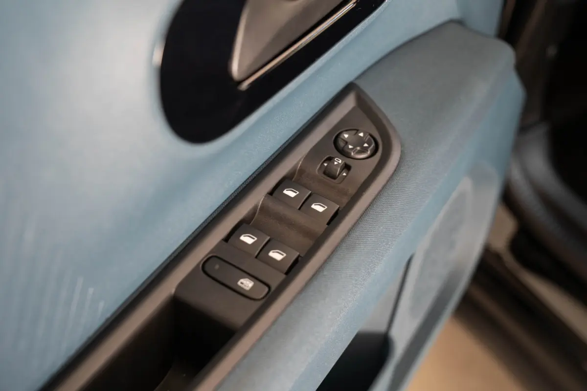 La Prima 11 kW 44 kWh | Tot 8 Jaar Garantie | Navigatie | Camera | Stoel & Stuurverwarming | Verwarmd voorraam | Apple Carplay & Android Auto | Climate Controle |