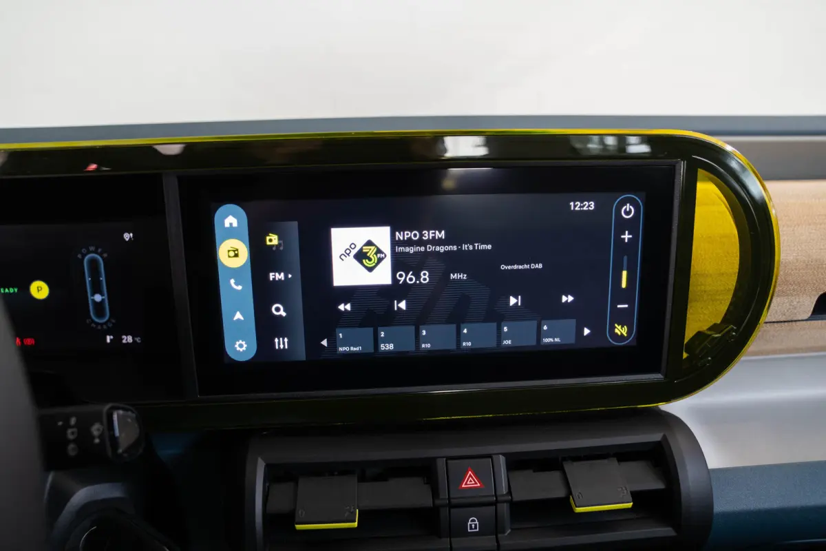 La Prima 11 kW 44 kWh | Tot 8 Jaar Garantie | Navigatie | Camera | Stoel & Stuurverwarming | Verwarmd voorraam | Apple Carplay & Android Auto | Climate Controle |
