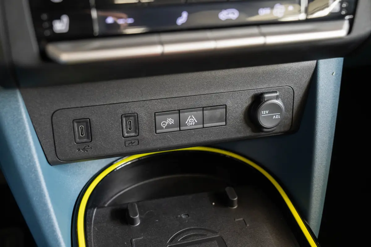 La Prima 11 kW 44 kWh | Tot 8 Jaar Garantie | Navigatie | Camera | Stoel & Stuurverwarming | Verwarmd voorraam | Apple Carplay & Android Auto | Climate Controle |