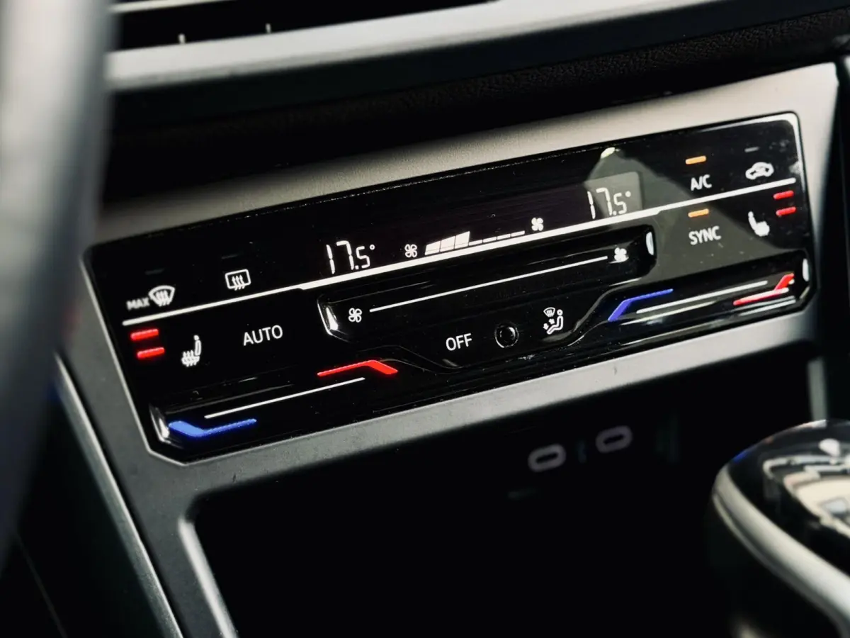 1.0 TSI R-Line I.Q|Keyless|Camera|ACC