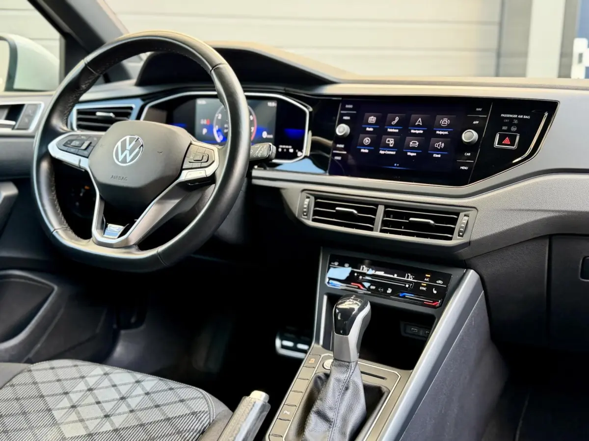 1.0 TSI R-Line I.Q|Keyless|Camera|ACC