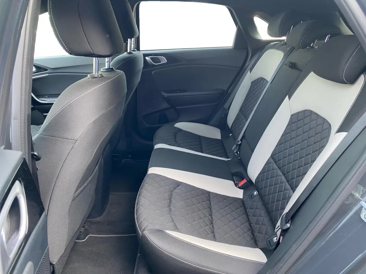 1.0 T-GDi GT-Line Edition | Climate control | Navigatie | Parkeercamera | Cruise control | Line-assist |