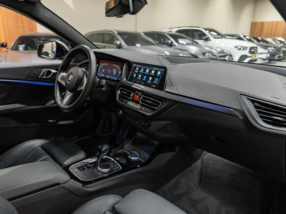 218i M-Sport Executive Edition, Pano, Digi Dash, Apple Carplay, Android Auto, Navi, Ambiënte Light, Cam