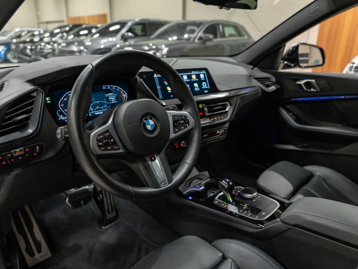 218i M-Sport Executive Edition, Pano, Digi Dash, Apple Carplay, Android Auto, Navi, Ambiënte Light, Cam