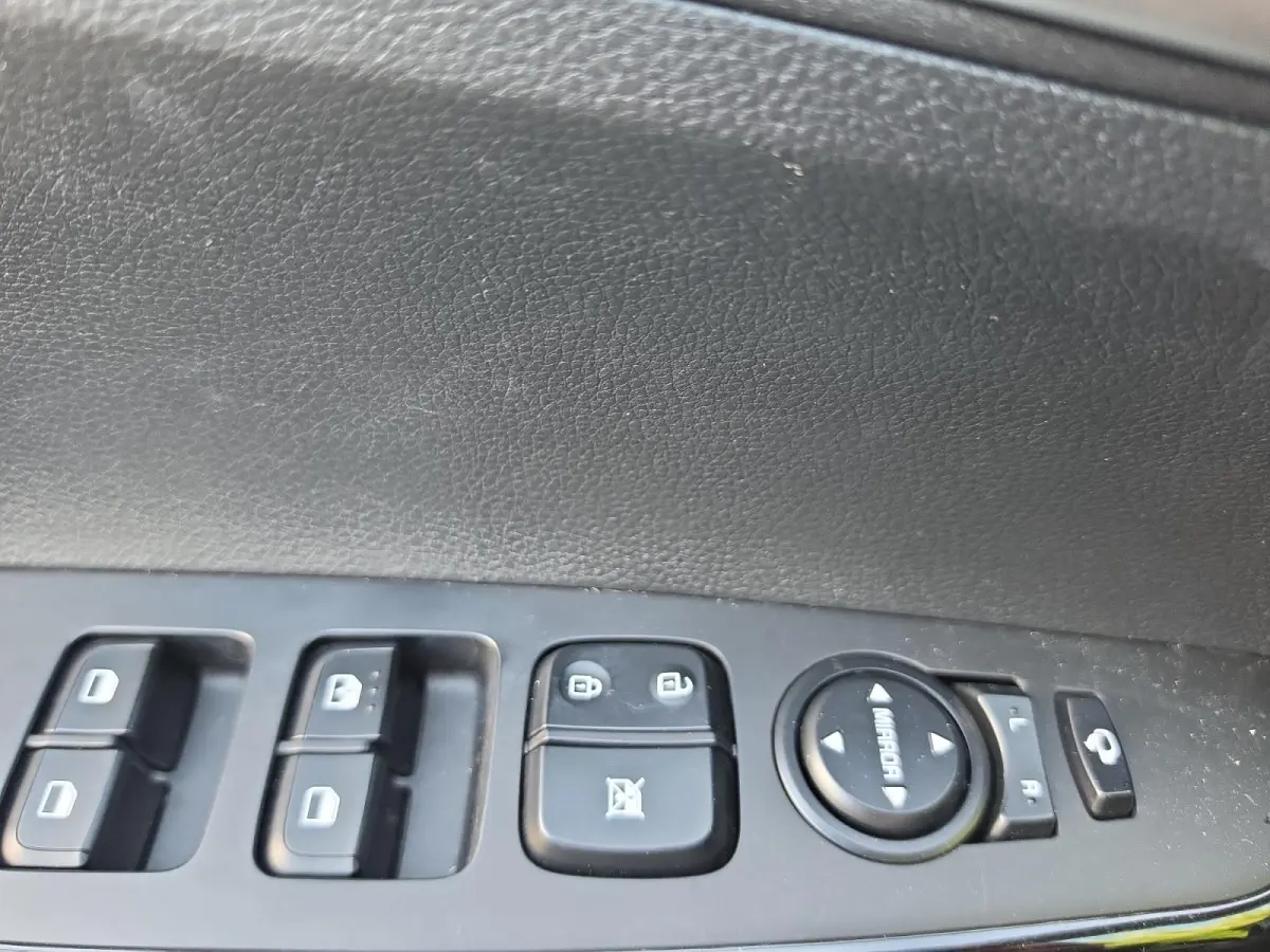 1.0 DPI GT-Line | Stoel + stuurverwarming | Lederen bekleding | Schuif/kanteldak | Navigatie | Parkeersensoren achter