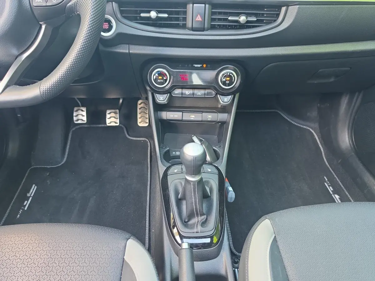1.0 DPI GT-Line | Stoel + stuurverwarming | Lederen bekleding | Schuif/kanteldak | Navigatie | Parkeersensoren achter