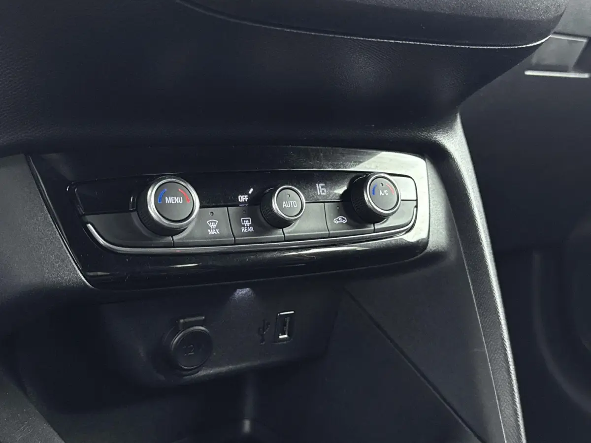 GS Line 50kWh | 1ste eigenaar | ACCU 92% | Parkeersensoren | AppleCarPlay/Android | LED lampen | AUTOMAAT