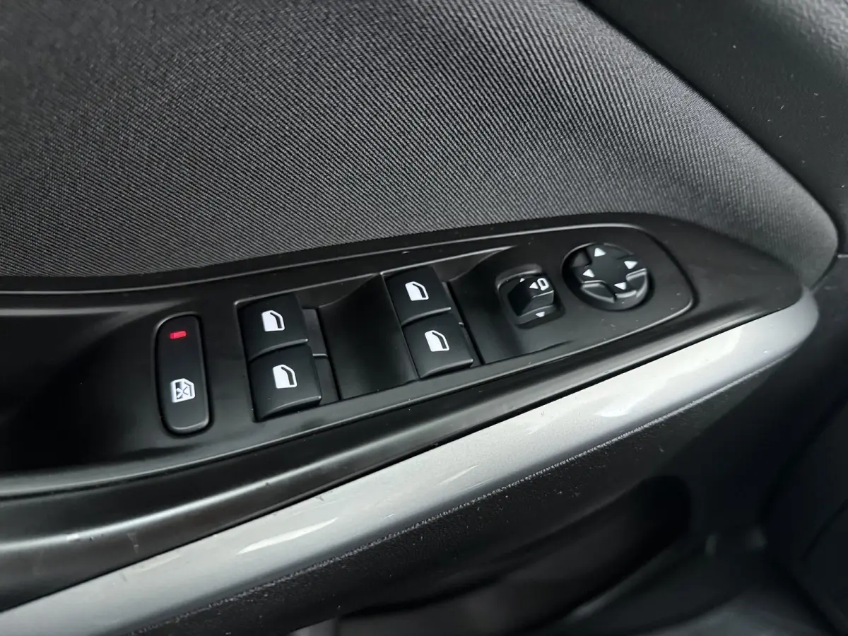1.2 Turbo Online Edition | Airco (automatisch) | Bestuurdersstoel in hoogte verstelbaar | Cruise control