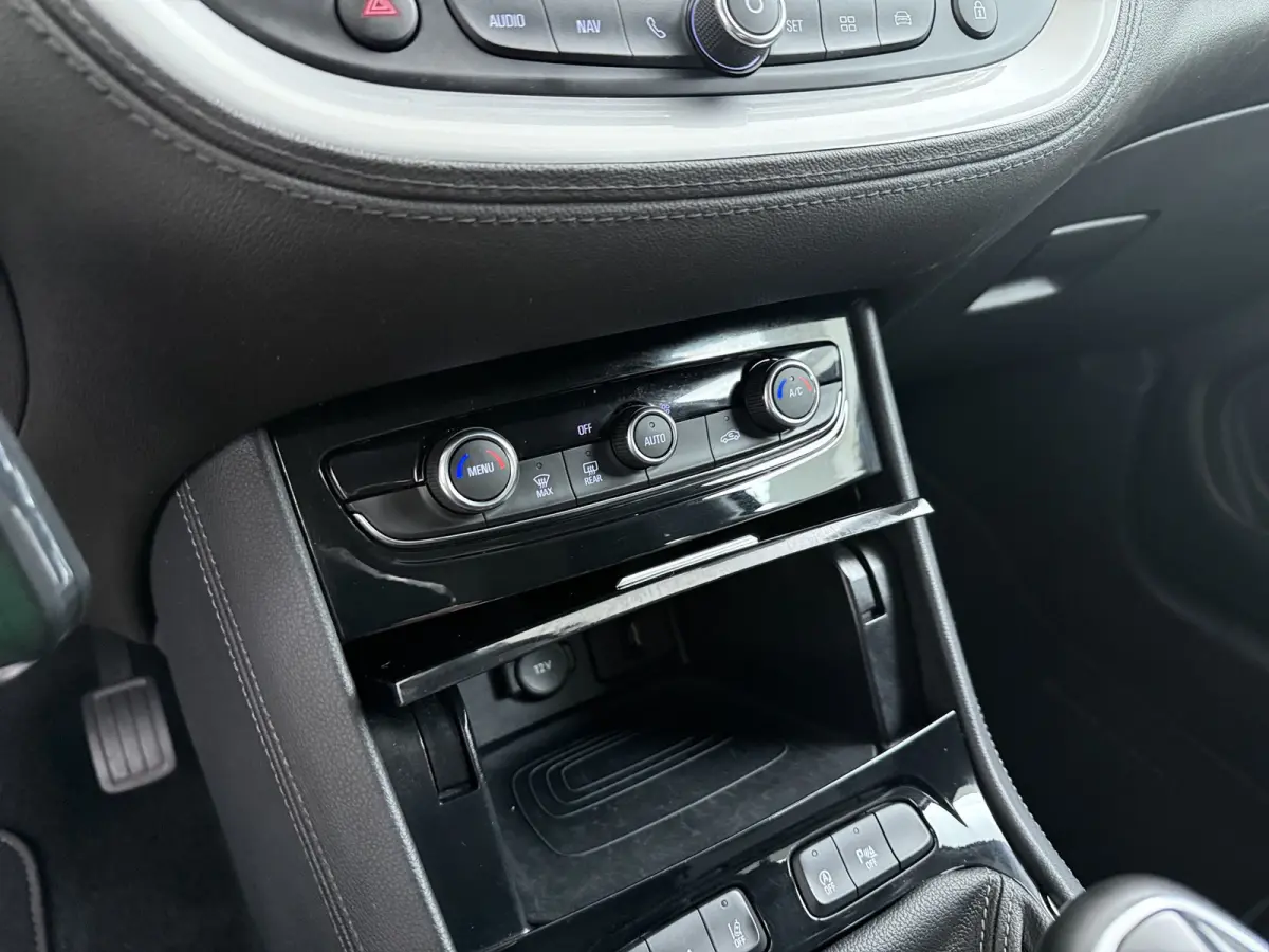 1.2 Turbo Online Edition | Airco (automatisch) | Bestuurdersstoel in hoogte verstelbaar | Cruise control