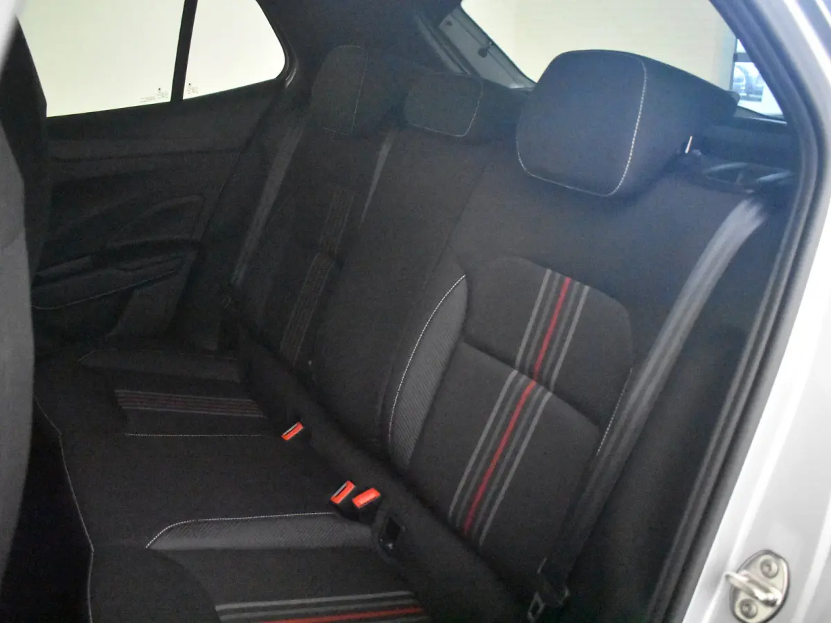 Monte Carlo, (2024) l Camera l Apple Car Play / Android l LED l 17" Lm-velgen l Sportstoelen l Multifunct. Stuurwiel l