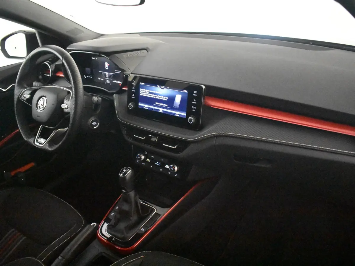 Monte Carlo, (2024) l Camera l Apple Car Play / Android l LED l 17" Lm-velgen l Sportstoelen l Multifunct. Stuurwiel l