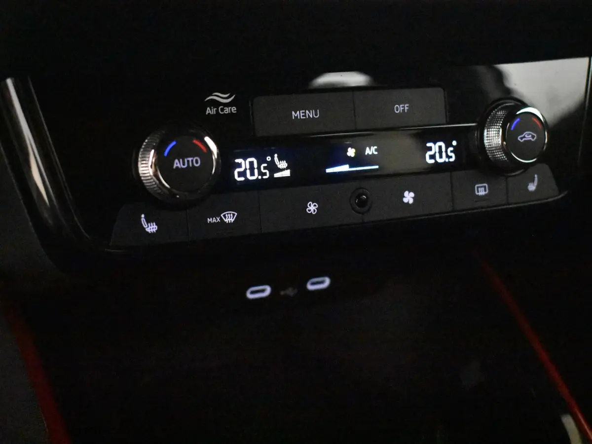 Monte Carlo, (2024) l Camera l Apple Car Play / Android l LED l 17" Lm-velgen l Sportstoelen l Multifunct. Stuurwiel l