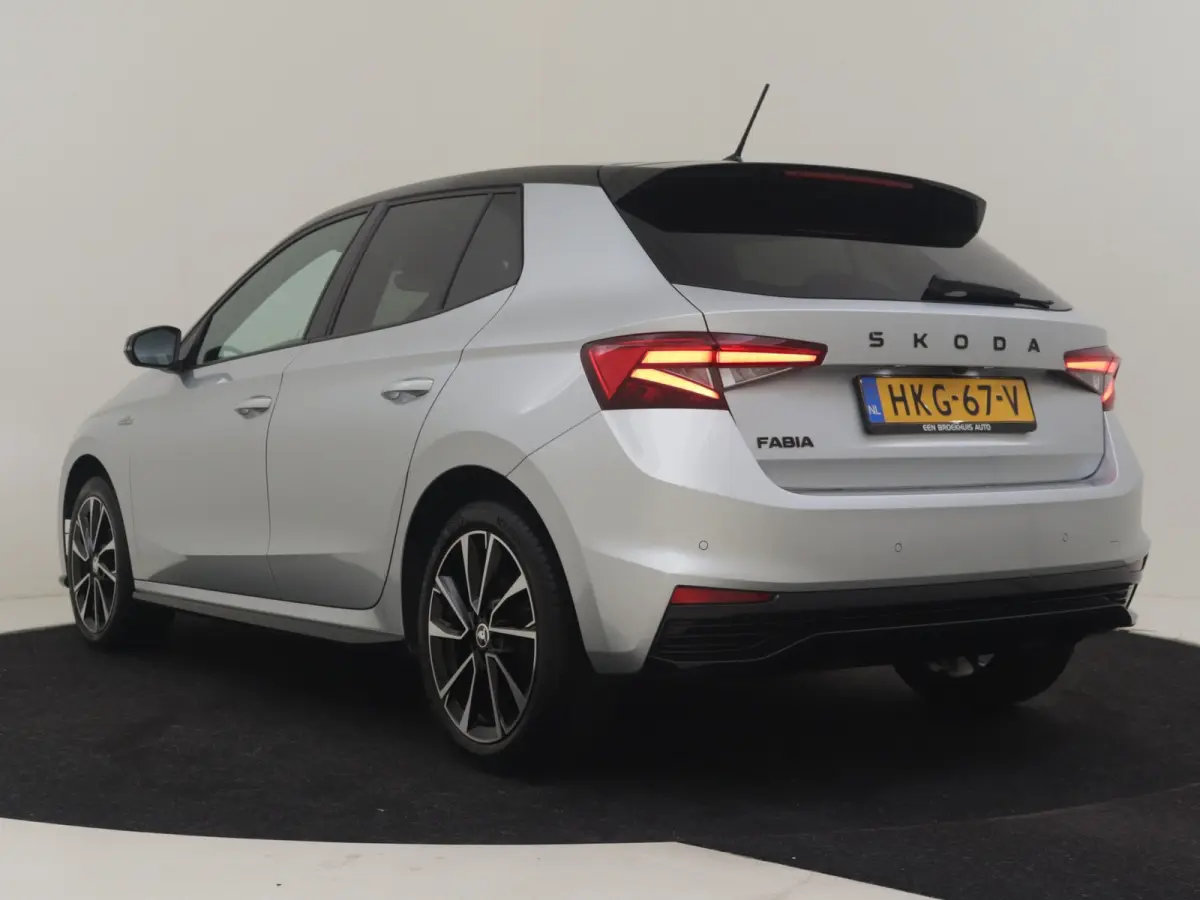 Monte Carlo, (2024) l Camera l Apple Car Play / Android l LED l 17" Lm-velgen l Sportstoelen l Multifunct. Stuurwiel l