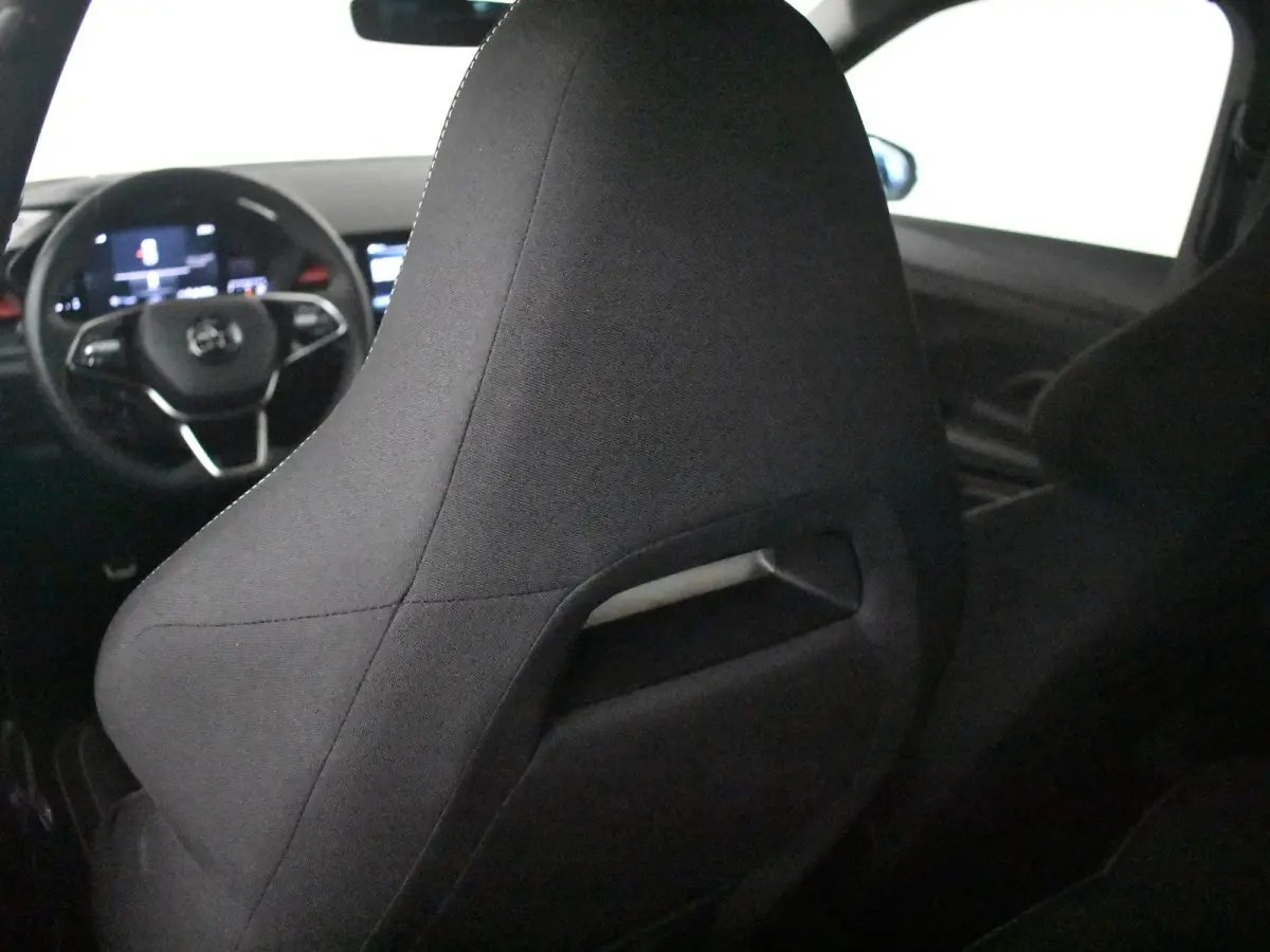 Monte Carlo, (2024) l Camera l Apple Car Play / Android l LED l 17" Lm-velgen l Sportstoelen l Multifunct. Stuurwiel l