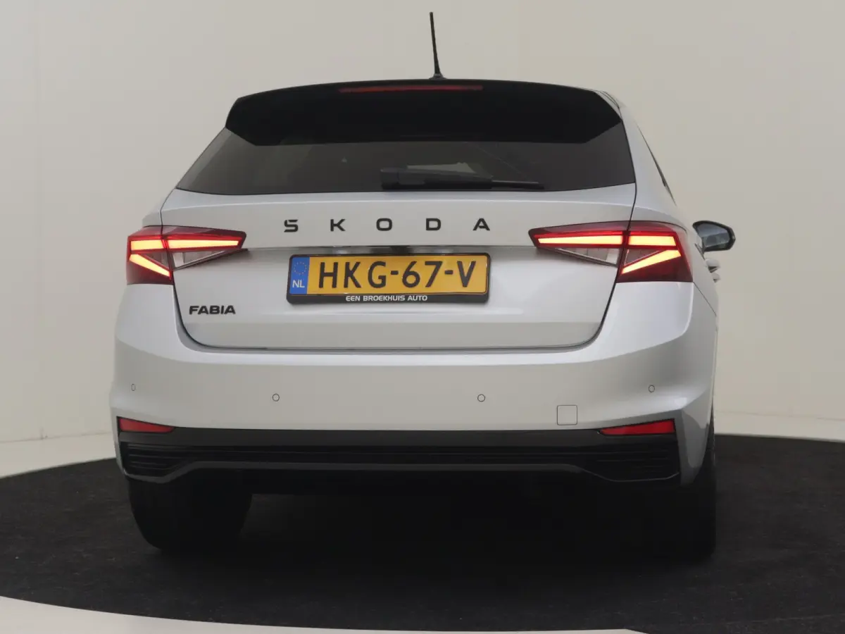 Monte Carlo, (2024) l Camera l Apple Car Play / Android l LED l 17" Lm-velgen l Sportstoelen l Multifunct. Stuurwiel l