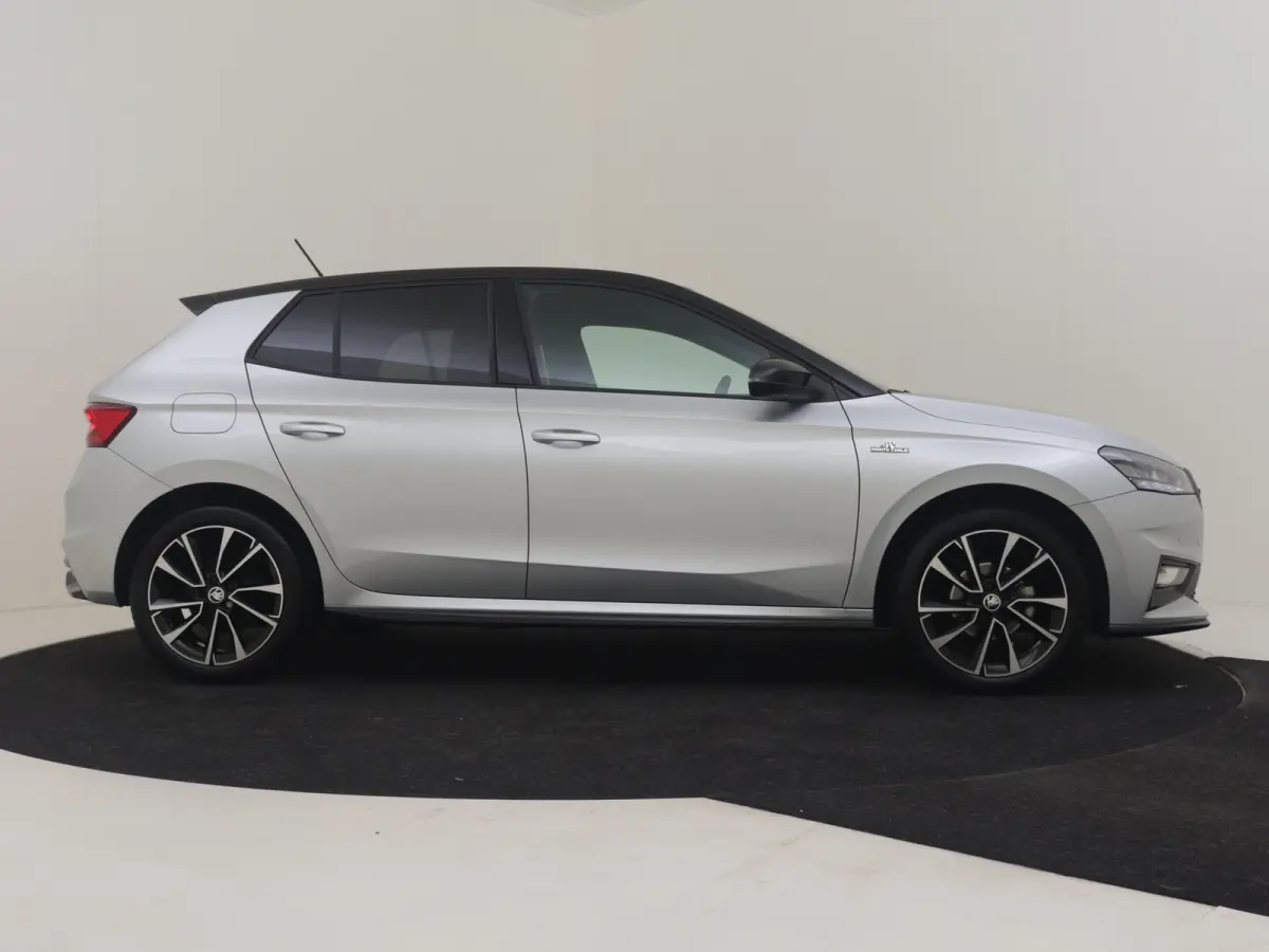 Monte Carlo, (2024) l Camera l Apple Car Play / Android l LED l 17" Lm-velgen l Sportstoelen l Multifunct. Stuurwiel l