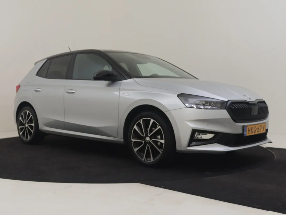 Monte Carlo, (2024) l Camera l Apple Car Play / Android l LED l 17" Lm-velgen l Sportstoelen l Multifunct. Stuurwiel l