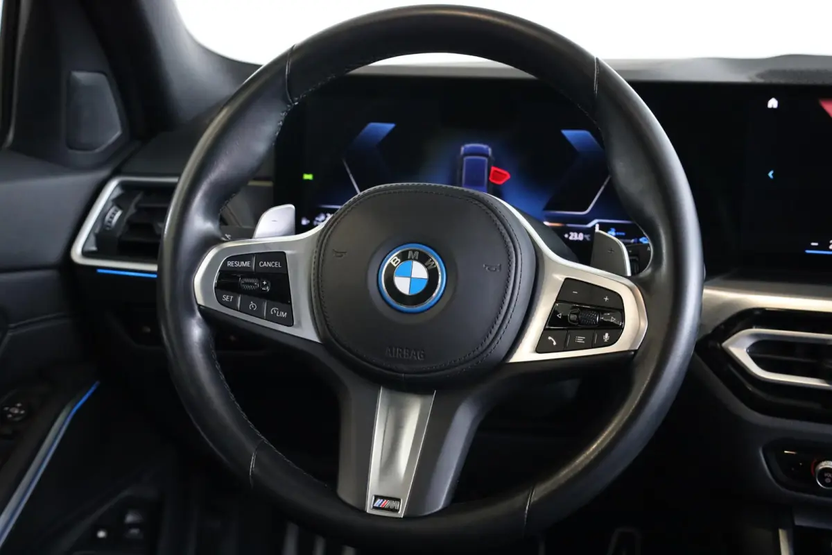 320e | M Sport | Panorama Dak | Voorstoelen Verwarmd | Trekhaak | Achteruitrij Camera |
