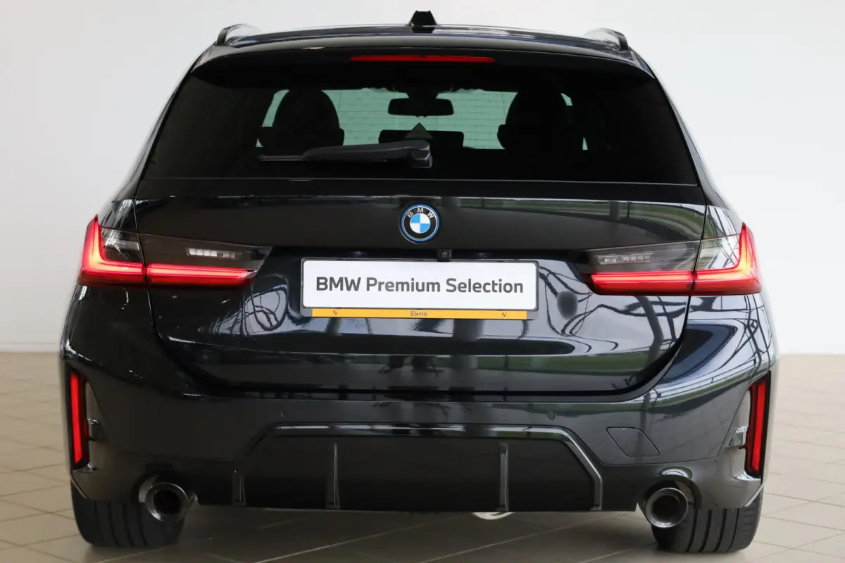320e | M Sport | Panorama Dak | Voorstoelen Verwarmd | Trekhaak | Achteruitrij Camera |