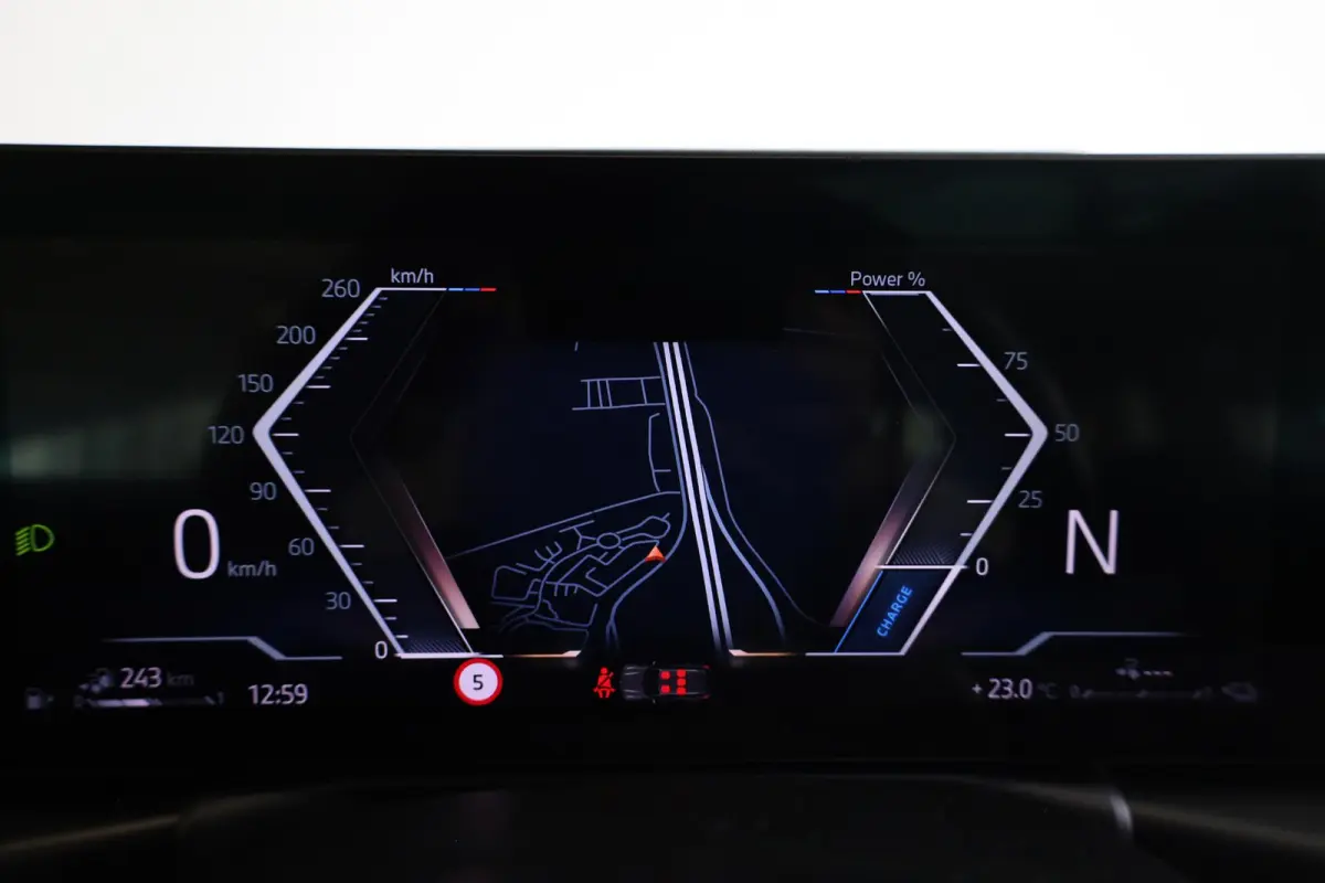 320e | M Sport | Panorama Dak | Voorstoelen Verwarmd | Trekhaak | Achteruitrij Camera |