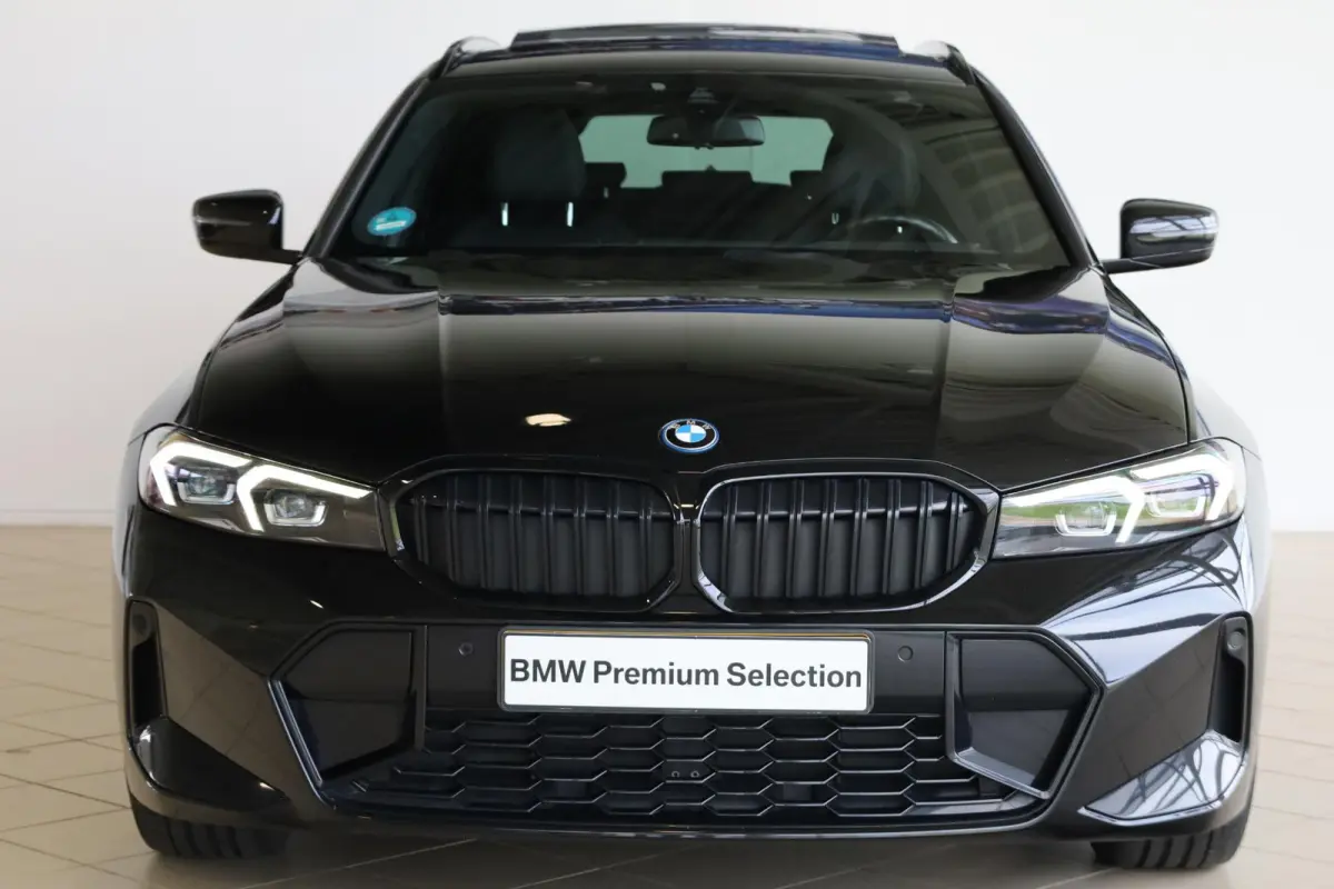 320e | M Sport | Panorama Dak | Voorstoelen Verwarmd | Trekhaak | Achteruitrij Camera |