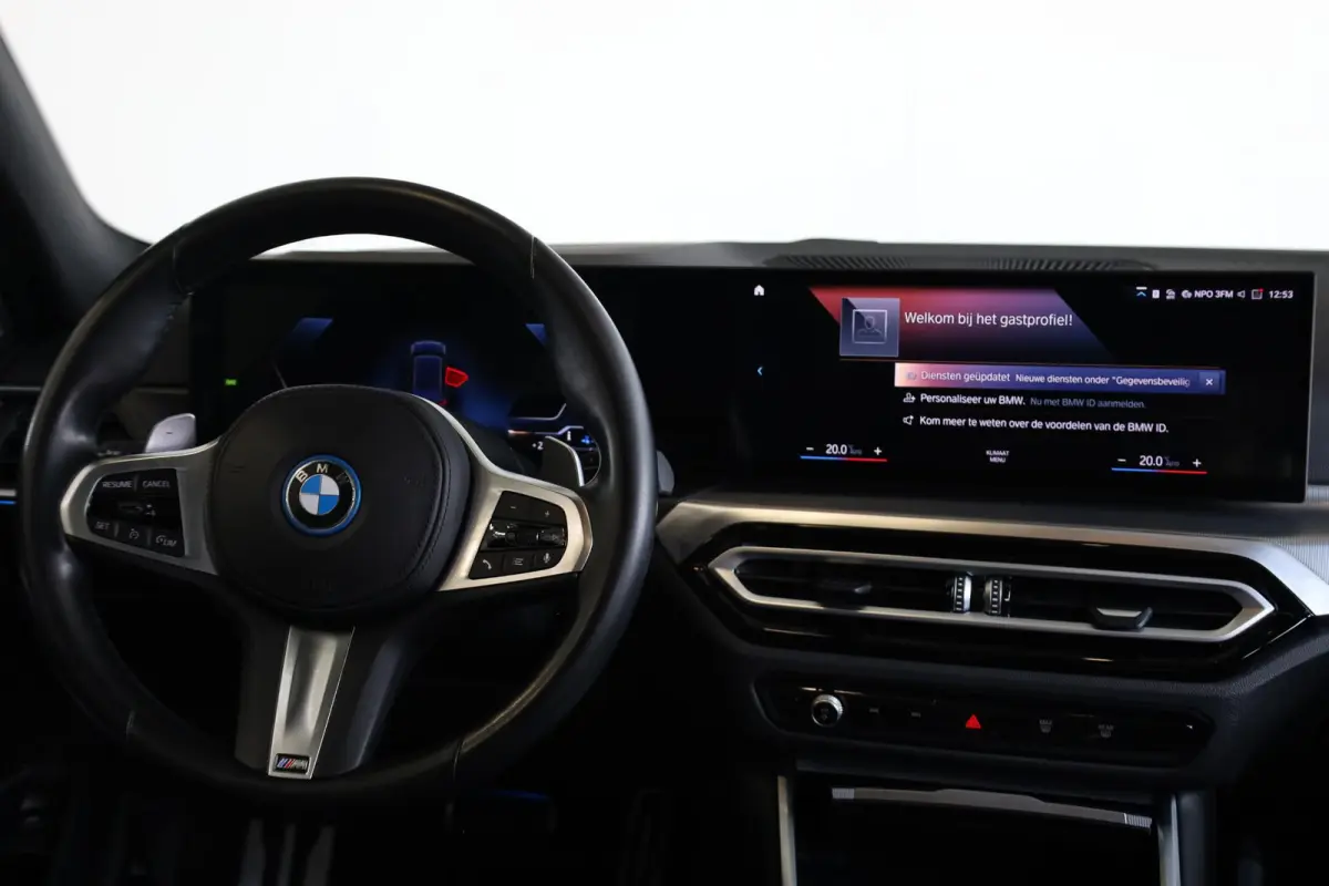 320e | M Sport | Panorama Dak | Voorstoelen Verwarmd | Trekhaak | Achteruitrij Camera |
