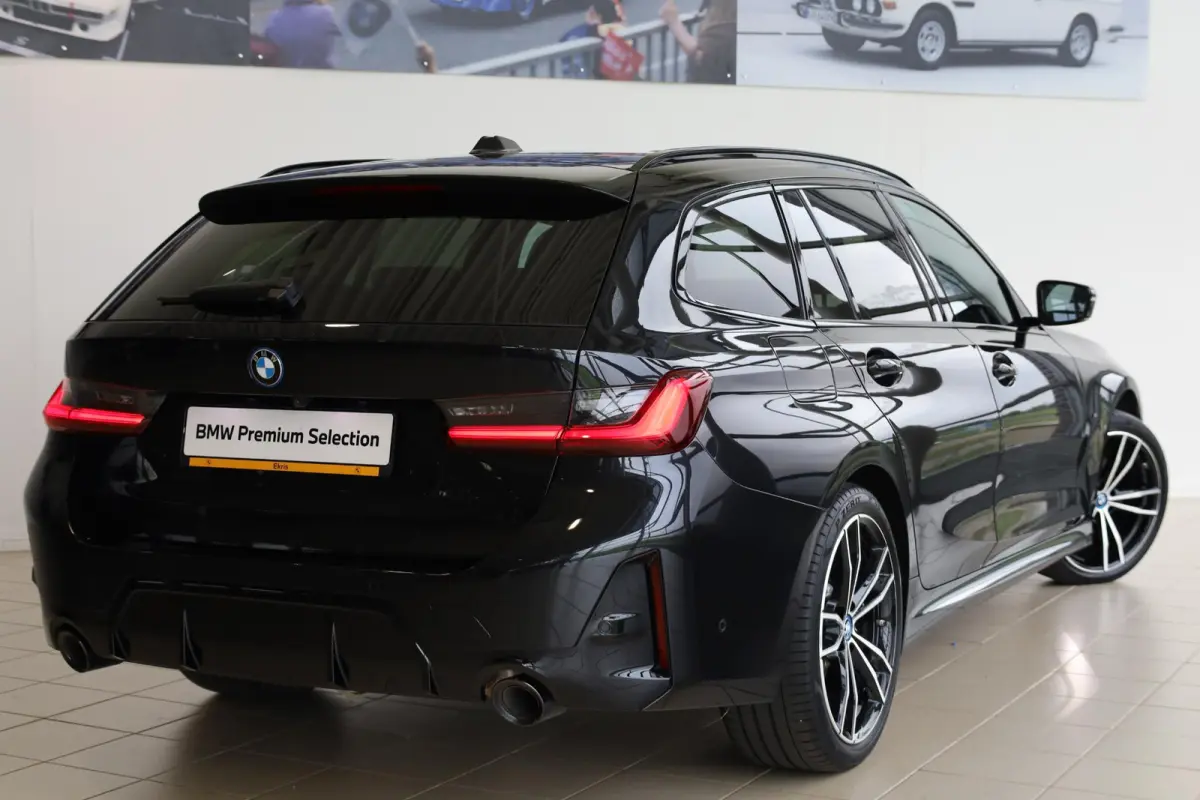 320e | M Sport | Panorama Dak | Voorstoelen Verwarmd | Trekhaak | Achteruitrij Camera |