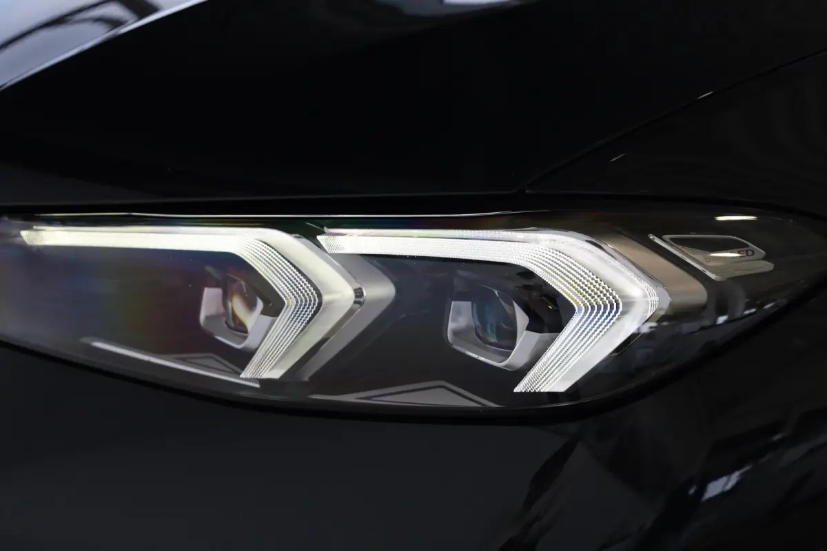 320e | M Sport | Panorama Dak | Voorstoelen Verwarmd | Trekhaak | Achteruitrij Camera |