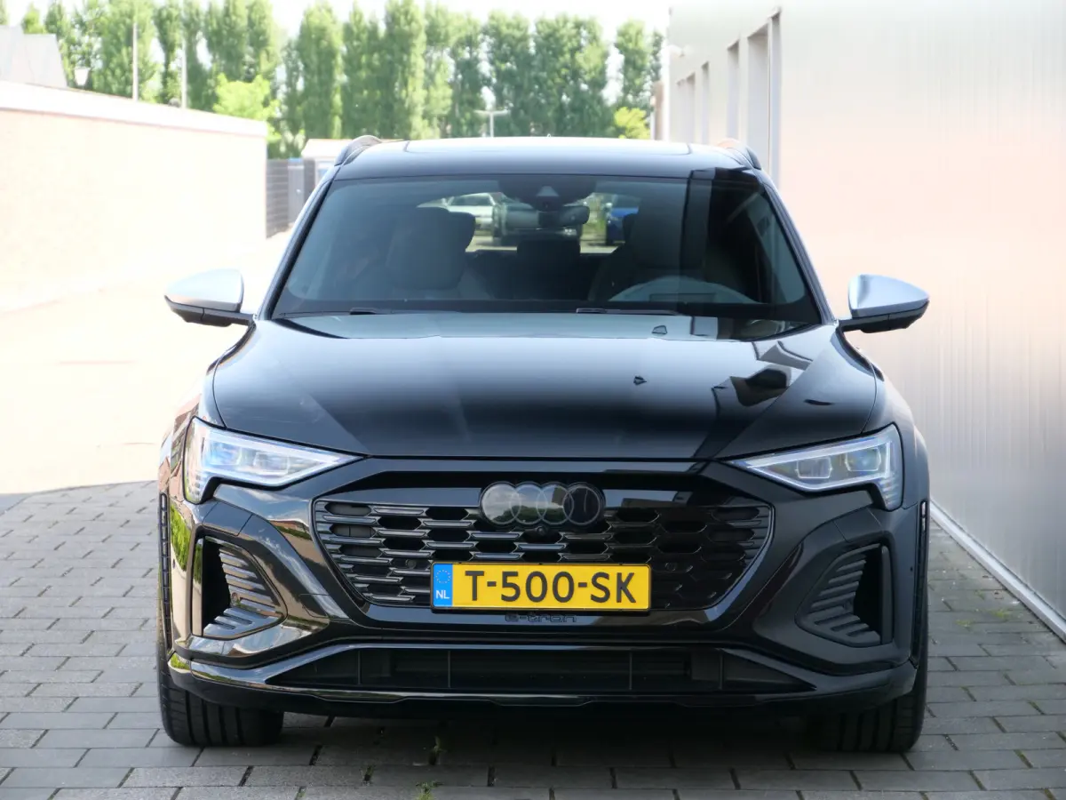SQ8 quattro 115 kWh 504 Pk Automaat Navigatie / DAB / Leer / Pano-dak / Luchtvering / 21 inch / SOH 98 %