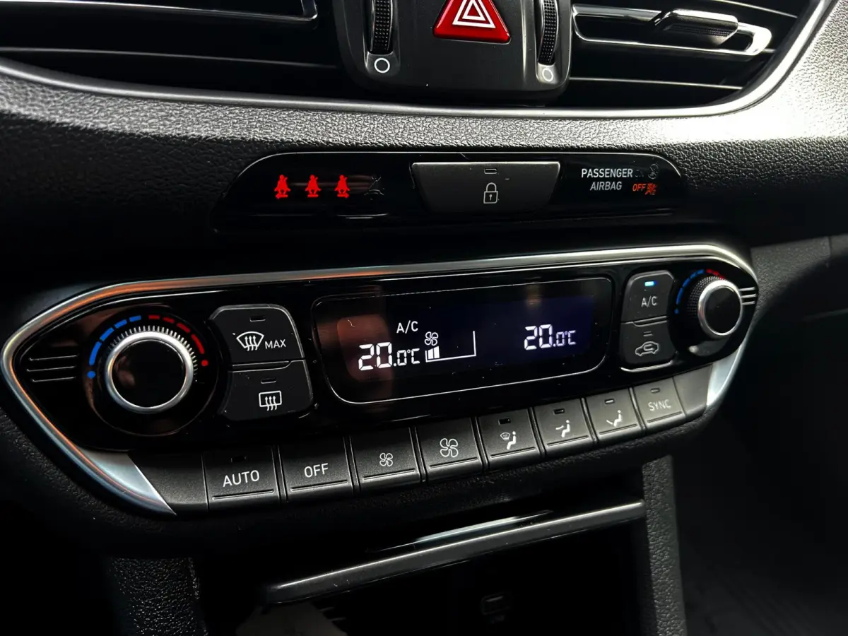 1.0 T-GDi MHEV Comfort Clima_PDC_Trekh