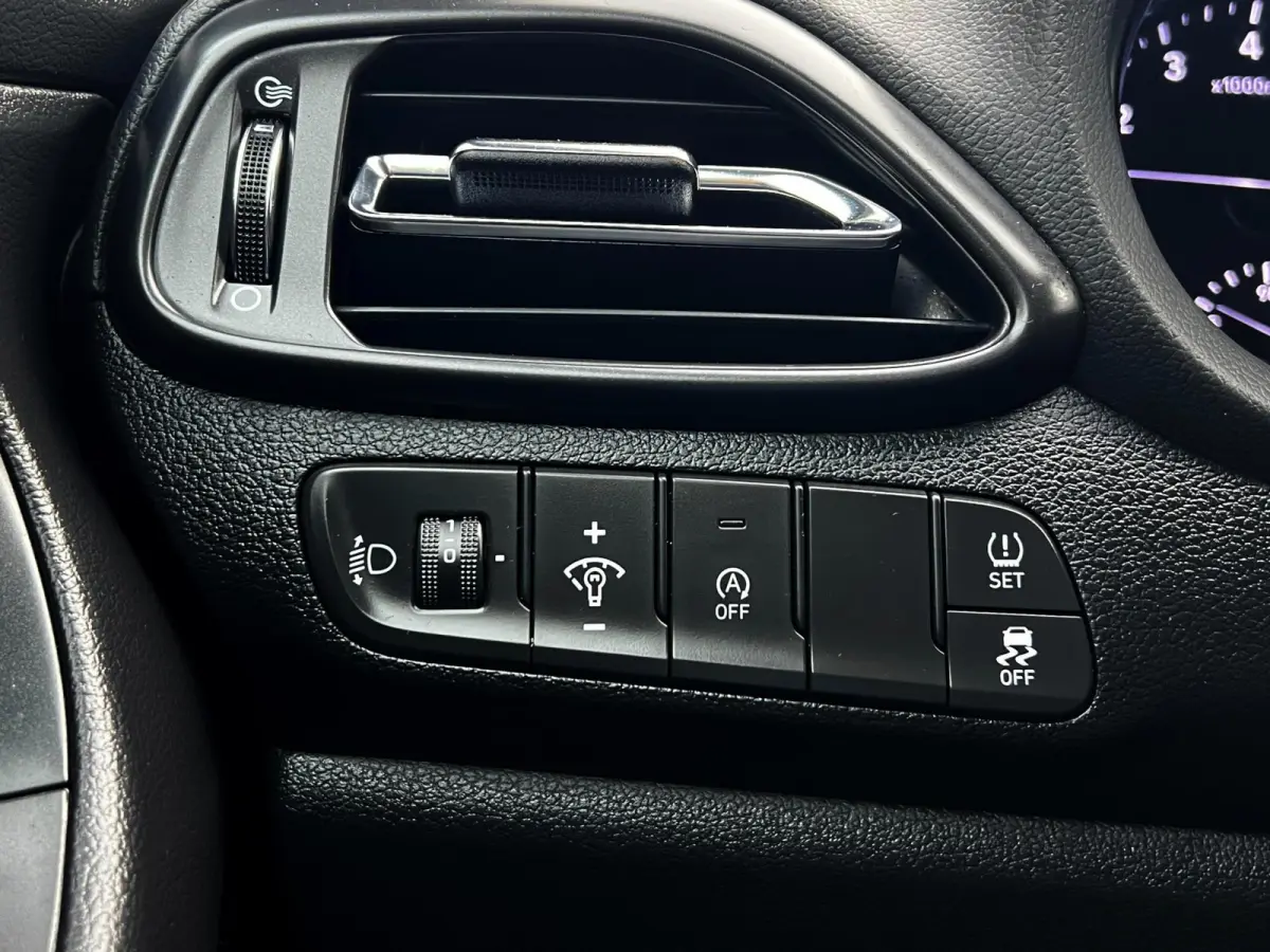 1.0 T-GDi MHEV Comfort Clima_PDC_Trekh