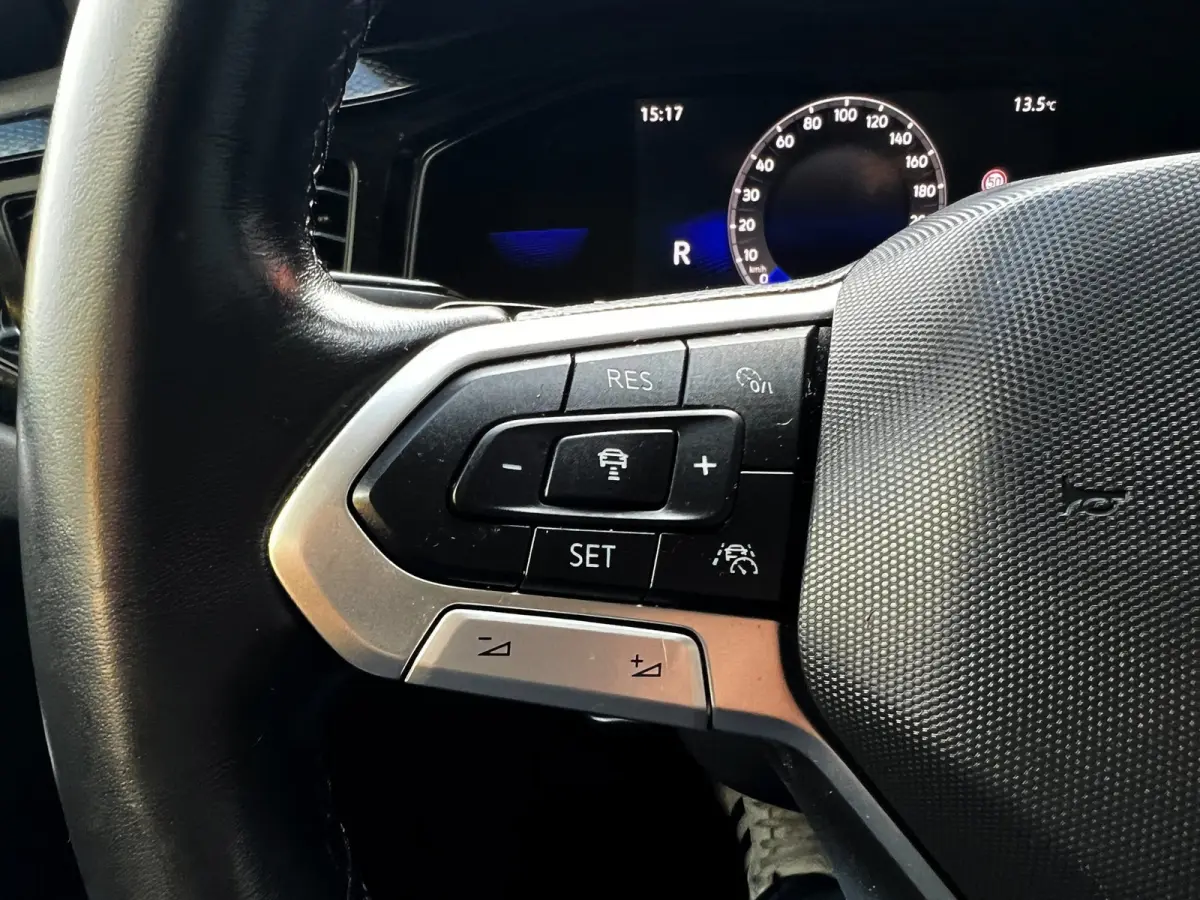 1.0 TSI R-Line look_Navi_Carplay_Led_Virtual cocpit