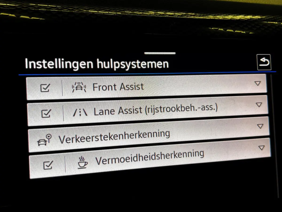 1.0 TSI R-Line look_Navi_Carplay_Led_Virtual cocpit