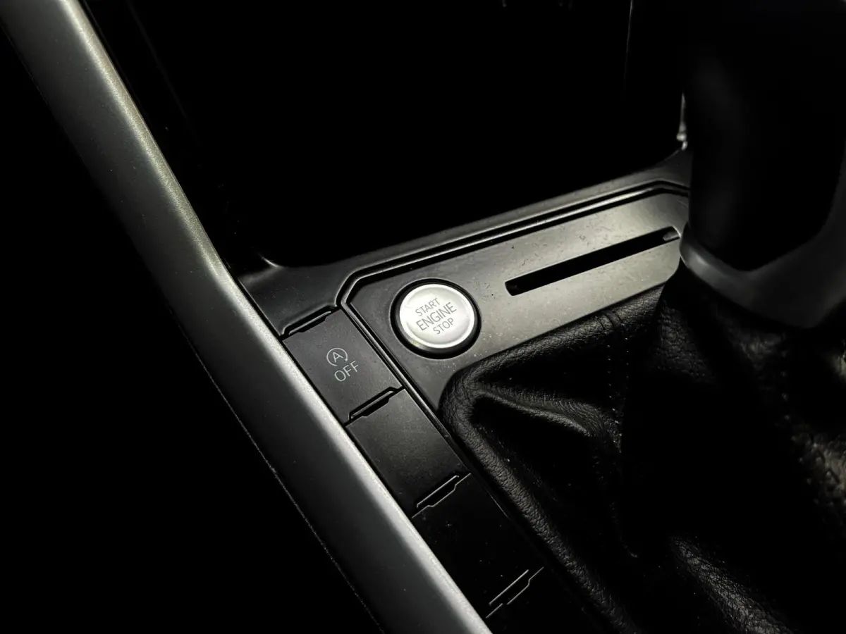 1.0 TSI R-Line look_Navi_Carplay_Led_Virtual cocpit