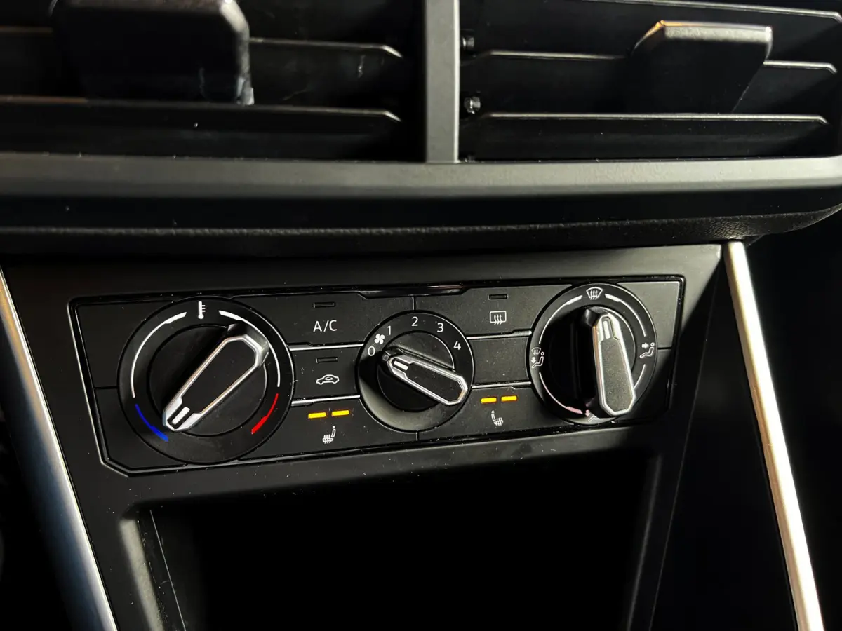 1.0 TSI R-Line look_Navi_Carplay_Led_Virtual cocpit