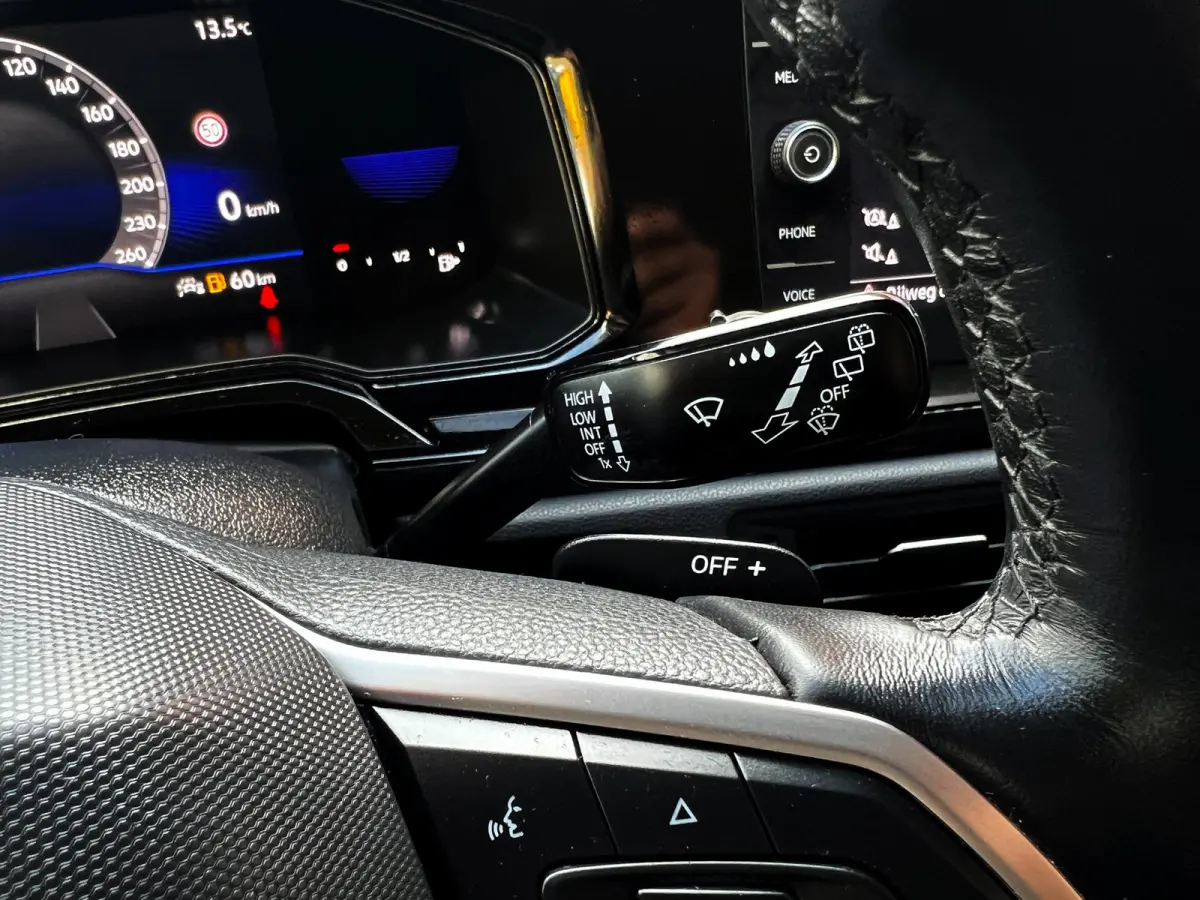 1.0 TSI R-Line look_Navi_Carplay_Led_Virtual cocpit