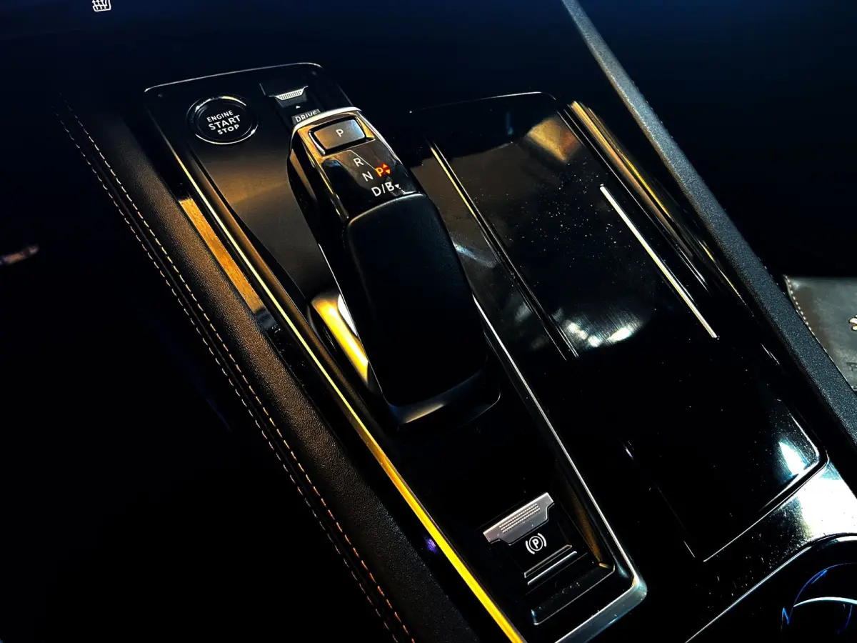 1.6 HYbrid GT Pack Business Carplay_3d Camera SOH 97%