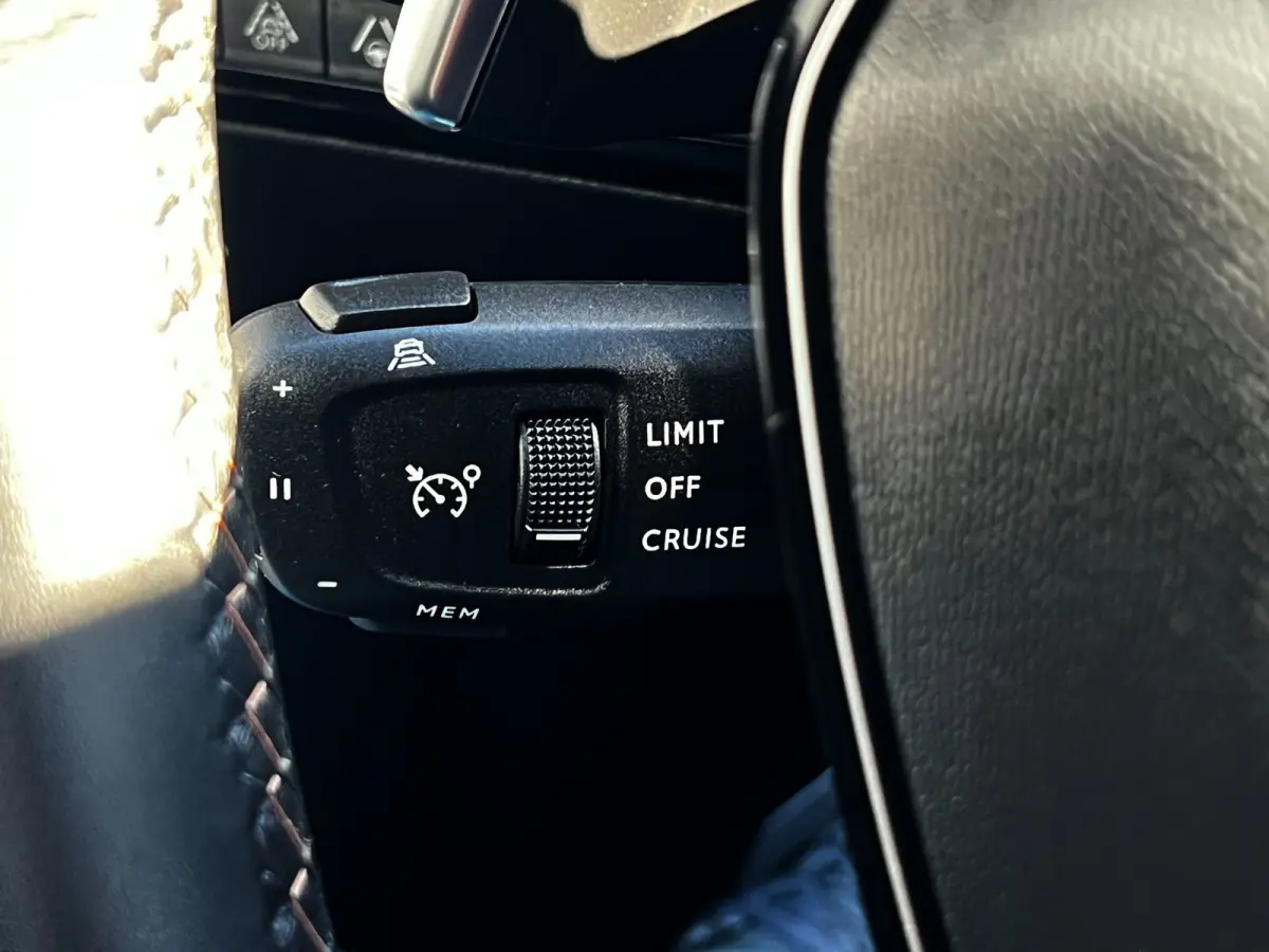 1.6 HYbrid GT Pack Business Carplay_3d Camera SOH 97%