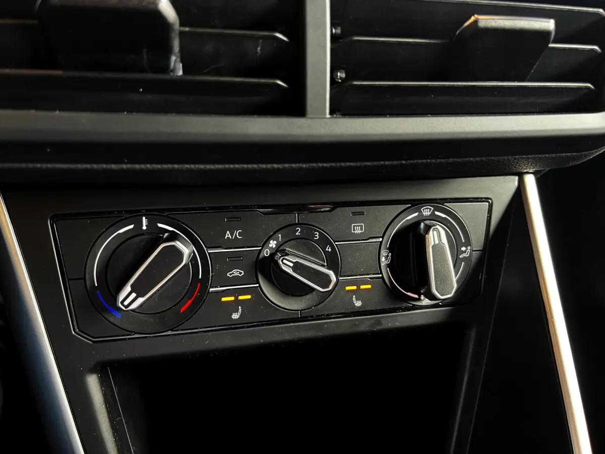 1.0 TSI R-Line Business_Navi_Carplay_Led_Virtual cocpit_keyless