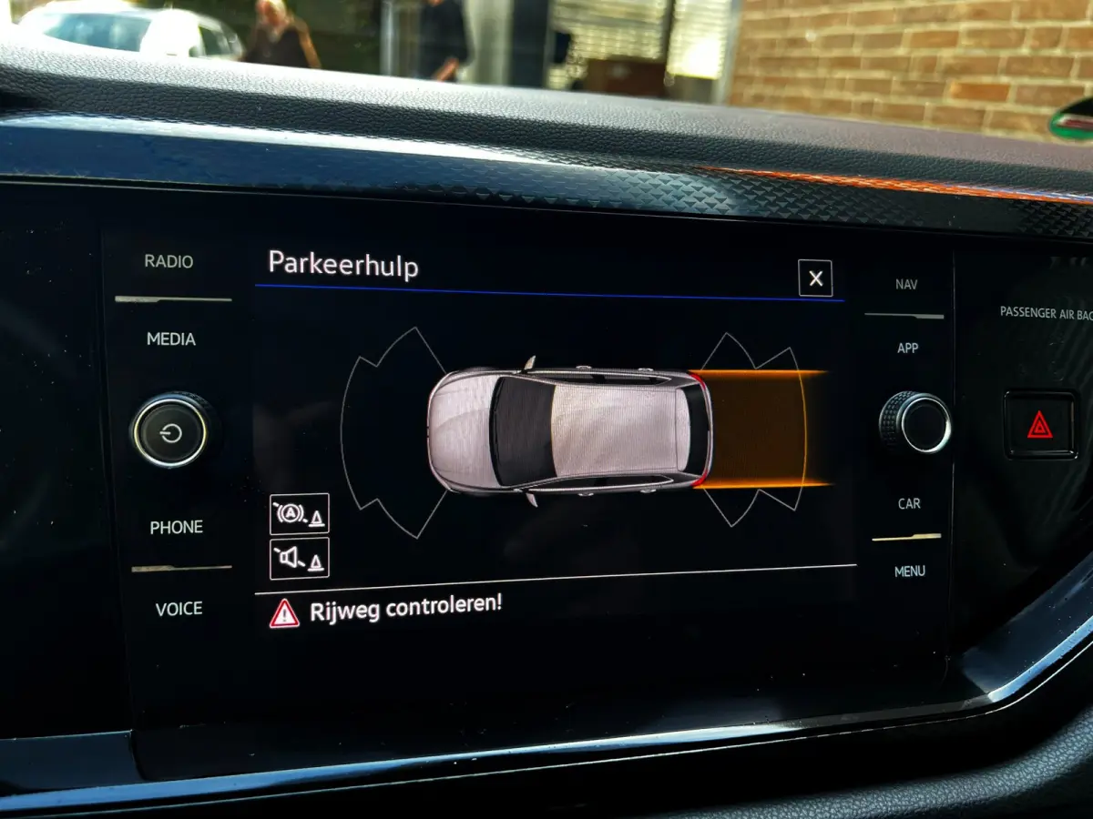 1.0 TSI R-Line Business_Navi_Carplay_Led_Virtual cocpit_keyless